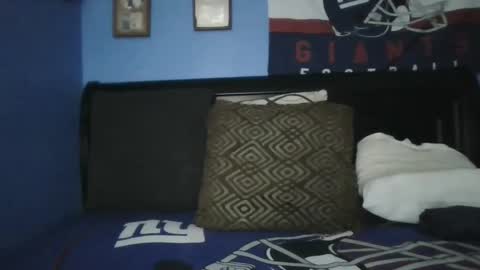 Snapshot of happyhappy4 chatting on March 10, 4:17 am happyhappy4 online show from March 10, 4:17 am