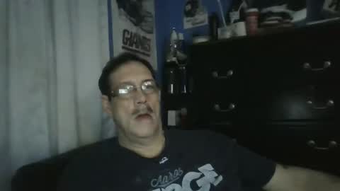 Snapshot of happyhappy4 chatting on November 24, 6:46 am happyhappy4 online show from November 24, 6:46 am