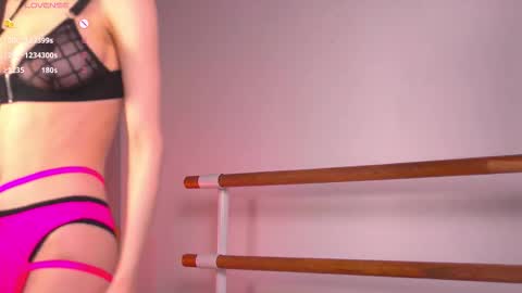 Snapshot of happynewdear chatting on November 24, 12:21 am Evy online show from November 24, 12:21 am