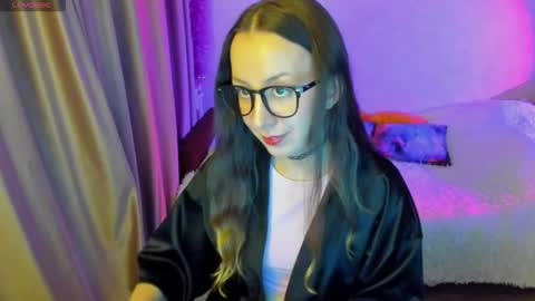 Stephanie online show from October 2, 4:25 pm