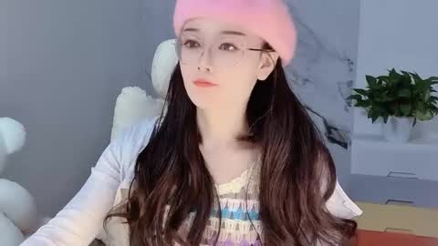 Snapshot of happysweetie168 chatting on December 10, 5:28 am Daisy online show from December 10, 5:28 am