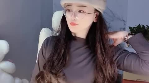 Snapshot of happysweetie168 chatting on December 16, 4:27 pm Daisy online show from December 16, 4:27 pm