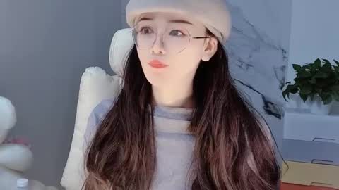 Snapshot of happysweetie168 chatting on December 19, 4:13 am Daisy online show from December 19, 4:13 am