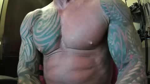 Snapshot of hardbody205a chatting on December 1, 10:32 pm hardbody205a online show from December 1, 10:32 pm