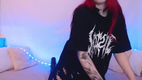 Snapshot of hardcore_x chatting on December 15, 12:51 am Emily online show from December 15, 12:51 am