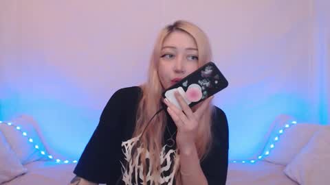 Snapshot of hardcore_x chatting on September 16, 10:55 pm Emily online show from September 16, 10:55 pm