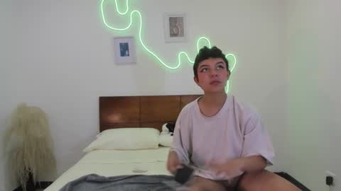 Snapshot of hardcoreheat_ind chatting on February 11, 11:32 pm kade and demi independent models online show from February 11, 11:32 pm