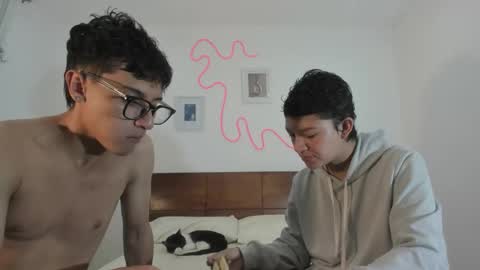 Snapshot of hardcoreheat_ind chatting on February 23, 11:24 pm kade and demi independent models online show from February 23, 11:24 pm