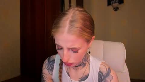 Snapshot of harley_kimm chatting on October 17, 5:32 am Julia online show from October 17, 5:32 am