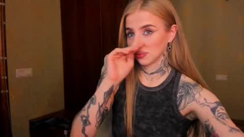 Snapshot of harley_kimm chatting on November 8, 5:40 am Julia online show from November 8, 5:40 am