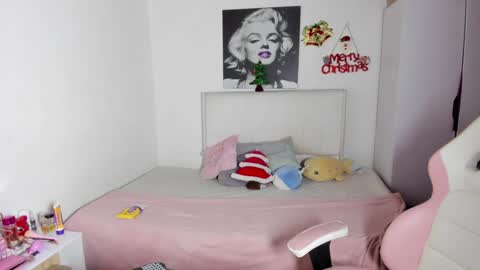 Snapshot of harmony_murr chatting on January 6, 4:13 pm vanessa online show from January 6, 4:13 pm