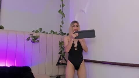 Snapshot of harper_brown1 chatting on November 28, 8:17 am Harper online show from November 28, 8:17 am