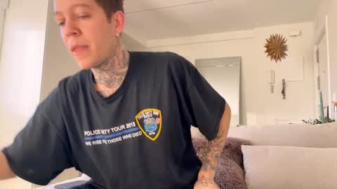 Snapshot of harry_jen chatting on December 28, 8:48 am TAP HERE choise Harry tattoo on chest Jen curls hair online show from December 28, 8:48 am