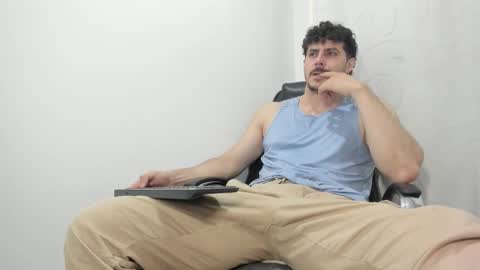 Snapshot of harrydaviss chatting on November 10, 3:38 am alpha online show from November 10, 3:38 am