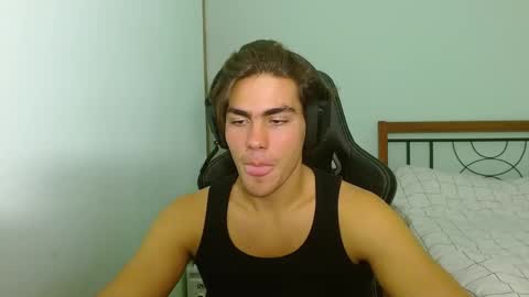 Snapshot of harryking1 chatting on October 14, 10:43 pm harryking1 online show from October 14, 10:43 pm