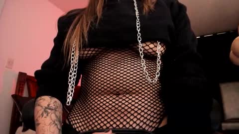 Snapshot of hat_girl chatting on December 5, 5:16 am Nicole online show from December 5, 5:16 am