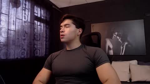 Snapshot of hat_guy01 chatting on February 23, 8:39 pm hat_guy01 online show from February 23, 8:39 pm