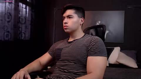 Snapshot of hat_guy01 chatting on March 4, 8:26 pm hat_guy01 online show from March 4, 8:26 pm