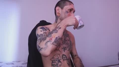 Snapshot of hatsumotokyoto chatting on November 16, 4:45 pm More content 2 online show from November 16, 4:45 pm