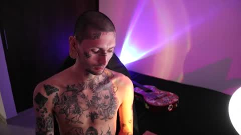 Snapshot of hatsumotokyoto chatting on December 19, 2:40 am More content 2 online show from December 19, 2:40 am