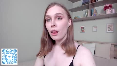 Mia online show from April 22, 2:18 pm