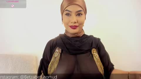 Snapshot of hayat_alcaraz chatting on February 5, 10:25 pm Hayat online show from February 5, 10:25 pm