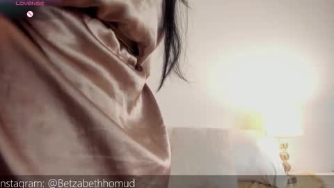 Snapshot of hayat_alcaraz chatting on February 17, 9:54 pm Hayat online show from February 17, 9:54 pm