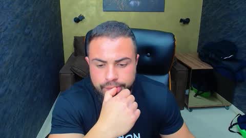 Snapshot of hayeswood chatting on October 27, 5:33 am HayesWood online show from October 27, 5:33 am