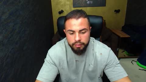 Snapshot of hayeswood chatting on October 29, 5:42 am HayesWood online show from October 29, 5:42 am