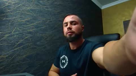 Snapshot of hayeswood chatting on November 4, 5:50 am HayesWood online show from November 4, 5:50 am