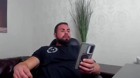 Snapshot of hayeswood chatting on November 22, 6:12 am HayesWood online show from November 22, 6:12 am