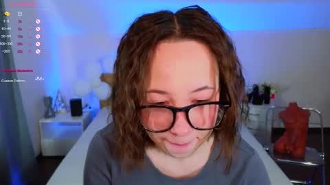 Snapshot of haylefirehot chatting on March 8, 2:12 am Hayle online show from March 8, 2:12 am