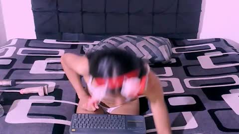 Snapshot of hayley_1111 chatting on December 13, 11:43 pm hayley_1111 online show from December 13, 11:43 pm