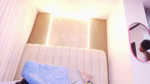 kataleya online show from April 18, 7:18 pm