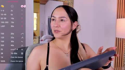 Snapshot of hazel_ross_tcw chatting on December 5, 7:17 pm Hazel online show from December 5, 7:17 pm