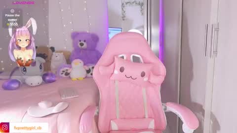 Snapshot of hazelbabee_ chatting on November 3, 8:04 am Lynn online show from November 3, 8:04 am