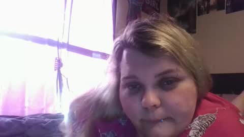 Snapshot of hazeleyez97 chatting on October 22, 9:14 pm Hazeleyez97 online show from October 22, 9:14 pm