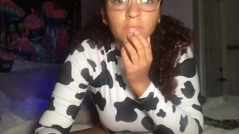 Snapshot of hazell77 chatting on November 7, 3:56 pm hazell77 online show from November 7, 3:56 pm