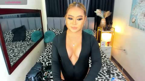 Snapshot of hazelmadonna chatting on November 21, 3:54 pm HAZEL MADONNA online show from November 21, 3:54 pm