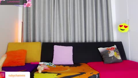 Snapshot of heaven_gall_ chatting on May 31, 2:46 pm AngieLizzy online show from May 31, 2:46 pm