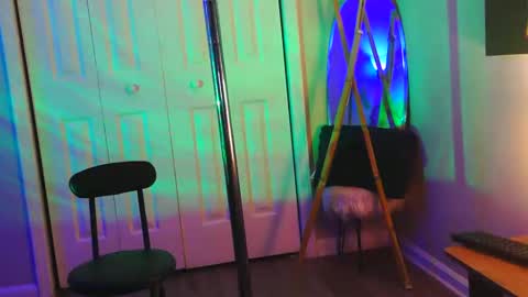 Snapshot of heavenllyy chatting on October 23, 3:17 am Heavenllyy online show from October 23, 3:17 am