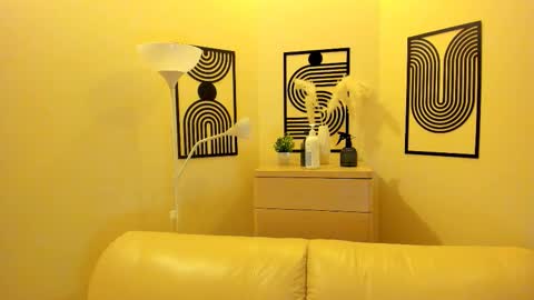 Snapshot of heavenmoth chatting on December 22, 12:35 pm heavenmoth online show from December 22, 12:35 pm