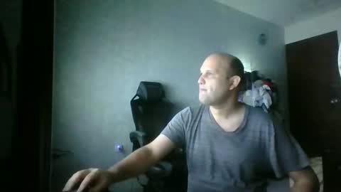 Snapshot of heavy_rebellxc chatting on December 2, 5:02 am Heavy Rebell online show from December 2, 5:02 am