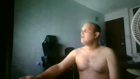 Snapshot of heavy_rebellxc chatting on December 5, 4:32 am Heavy Rebell online show from December 5, 4:32 am