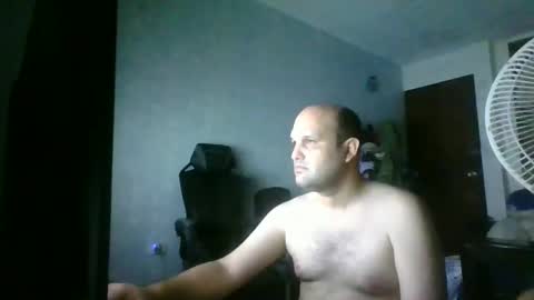 Snapshot of heavy_rebellxc chatting on December 17, 3:45 am Heavy Rebell online show from December 17, 3:45 am