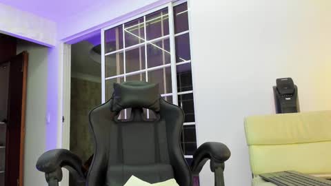 Snapshot of heavy_thor chatting on March 2, 1:47 am Thor online show from March 2, 1:47 am