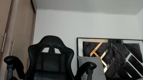 Snapshot of heavy_thor chatting on October 16, 12:00 am Thor online show from October 16, 12:00 am