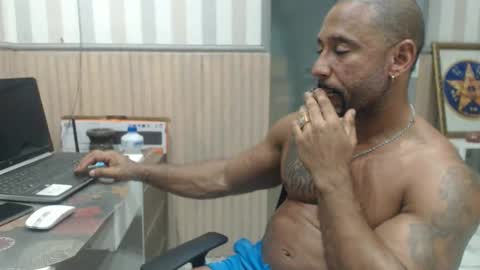 hebertgomes online show from April 12, 7:19 pm