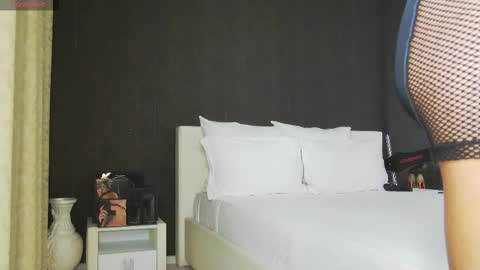 Helen online show from December 1, 9:09 pm