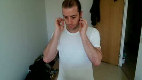 Snapshot of hei_69 chatting on December 14, 10:20 am hei_69 online show from December 14, 10:20 am